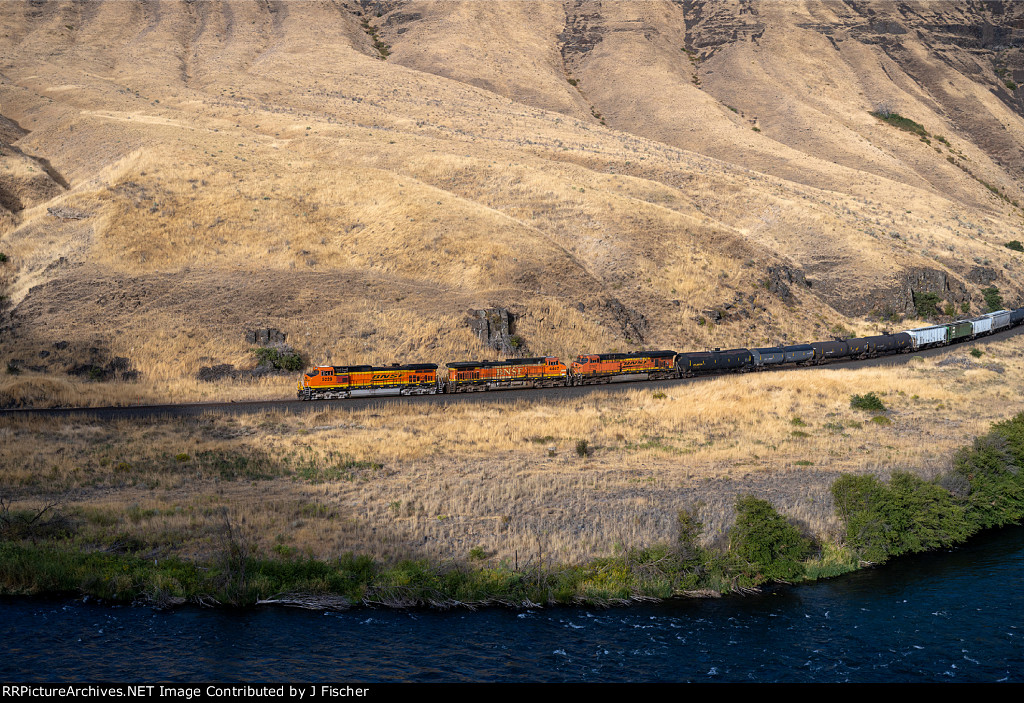 BNSF 5228